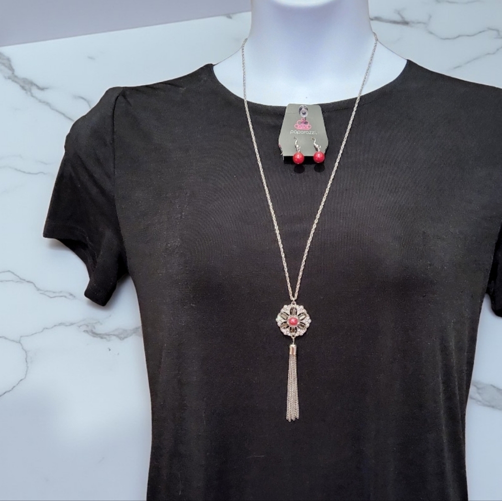 10/ $10 Paparazzi Red and Silver Pendant Necklace Set